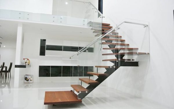 Thi công cầu thang gác lửng ấn tượng tại Maunhadepvn