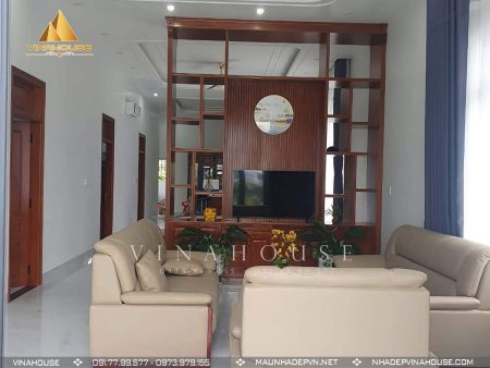 Phòng khách ngăn cách phòng bếp ăn bằng vách tivi